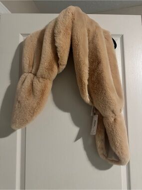 NWT Plush Faux Fur Shawl/Scarf